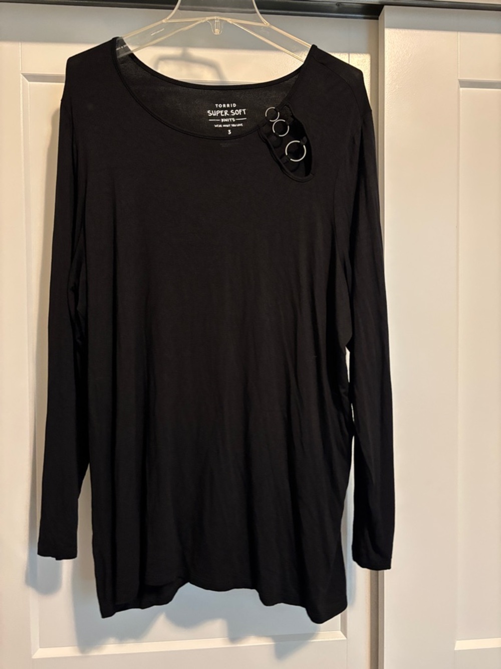 torrid Black Long Sleeve Tee with Ring Accent size 3 shirt runs long